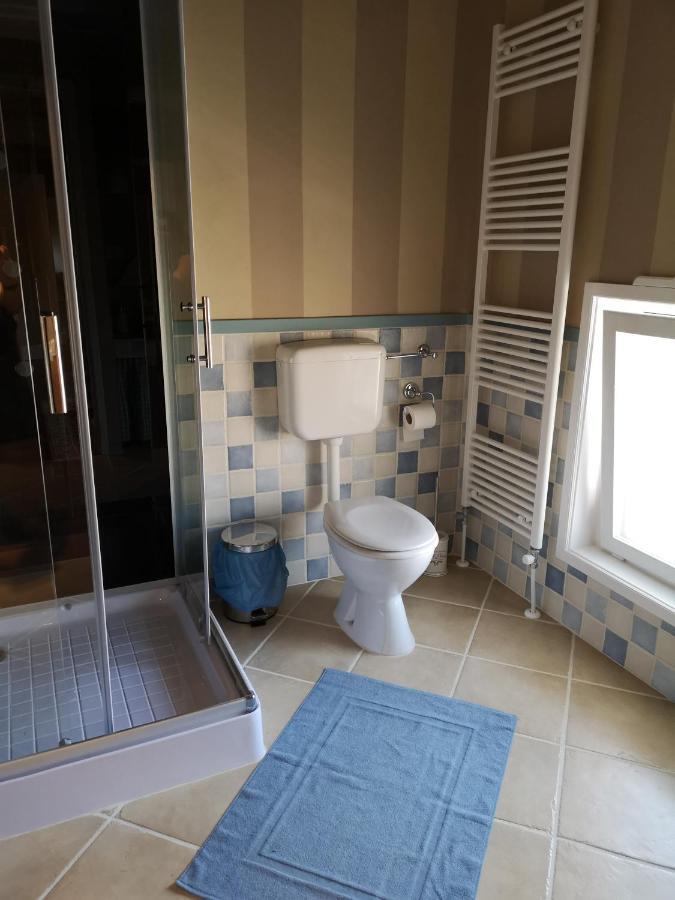 East Wind Bed & Breakfast Medea Dış mekan fotoğraf